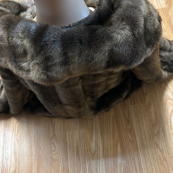 Vintage Tissavel of France Braemoor Pile 100% Acrylic Faux brown Fur NICE - Picture 3 of 15